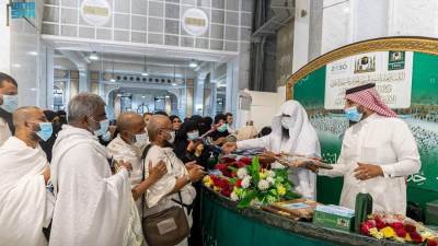 شؤون الحرمين تُوزّعُ أكثر من خمسة آلاف هدية على قاصدي المسجد الحرام