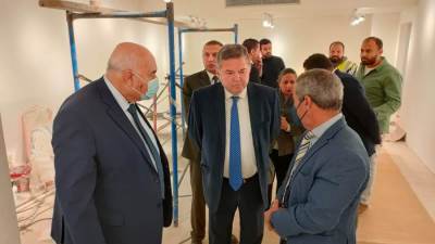 وزير قطاع الأعمال يتفقد تجهيزات أول فروع "nit" بالكوربة تمهيدًا لافتتاحه بمايو