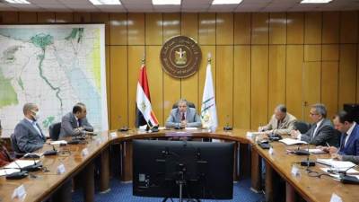 سعفان يلتقي تحالف شركات لمواجهة الصعوبات أمام سفر العمالة للعمل بمشروعات ليبيا