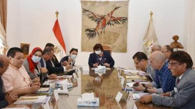 “عبدالدايم" تجتمع برؤساء الهيئات لوضع آليات للإحتفال بالقاهرة عاصمة الثقافة للدول الإسلامية