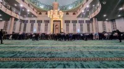 الشؤون الإسلامية تكمل فرش أكبر جامع في دول البلقان بالسجاد الفاخر