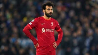 محمد صلاح مع اصدقائه في حمام السباحة "وقت الاستشفاء"