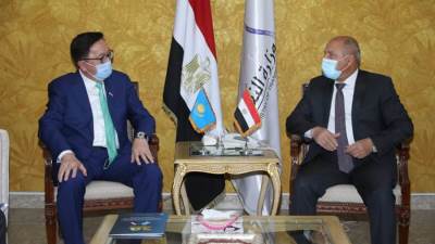 «الوزير» يستقبل سفير كازاخستان لدى مصر لبحث التعاون بمجالات النقل