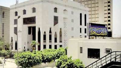 حكم إخراج الزكاة للأقارب المتعثرين مالياً.. الإفتاء توضح