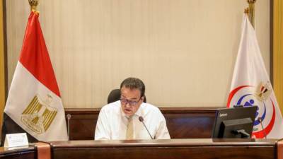 «عبدالغفار» يوجه بتخصيص حوافز مجزية للفرق العاملة بمنظومة التطعيمات خلال شهر رمضان