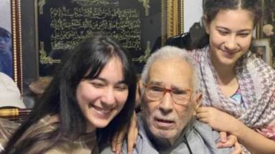 أخر ظهور لـ عبد الرحمن أبو زهرة مع أحفاده قبل دخولة غرفة العمليات صباح اليوم