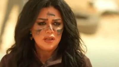 رانيا يوسف تتصدر التريند بفستان البطانة من جديد 