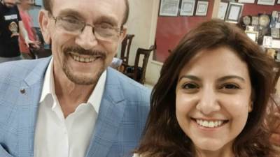 ياسمين علي برافقة محمد صحبي: "شوية بهجه بقي"