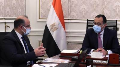 «مدبولي» يلتقي رئيس مجلس إدارة البورصة المصرية لاستعراض خطة العمل