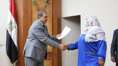 سعفان يسلم 4649 وثيقة تأمين للحوادث الشخصية بالشرقية.. ضمن مبادرة "حياة كريمة"