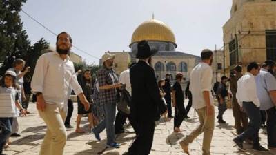 عاجل.. جنود الاحتلال ومستوطنون يقتحمون المسجد الأقصى 