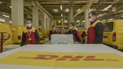 «شركة دي إتش إل» توزع آلاف الصناديق الرمضانية للأسر ضمن مبادرة «GoHelp»