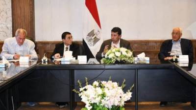 وزير الشباب يعقد اجتماعاً مع وحدة السياسات بكامل هيئتها