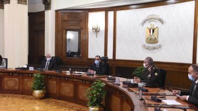 «مدبولي» يتابع تنفيذ مشروع تطوير الطرق والمحاور بغرب الجيزة ومدينة شرم الشيخ