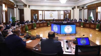 رئيس الوزراء يجتمع بكبار مُصنعي الحديد والصلب والأسمنت لمناقشة أوضاع الصناعة