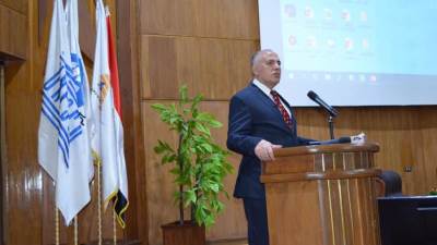 «عبد العاطى» يتابع تنفيذ مشروعات وأعمال الوزارة بالمحافظات مع القيادات