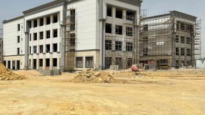 «عبد الغفار» يستعرض تقريرًا حول تطور العمل بـ"جامعة بنها الأهلية"