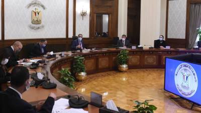 «مدبولي» يستعرض الآثار الناتجة عن ارتفاع سعر الصرف في موازنات الشركات