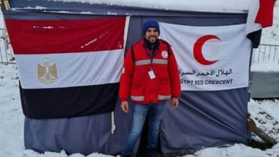 "مكرم" تثمن جهود الشاب "رضا سيد" في بولندا وتعاونه مع الهلال الأحمر