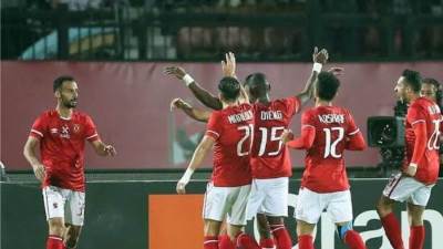 «سيطرة المارد الأحمر»...انتهاء الشوط الأول بنتيجة 2/1 لصالح الأهلي على الرجاء المغربي