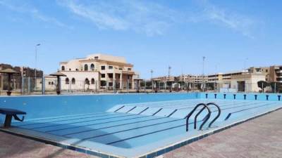 بدء تجهيز حمام السباحة بمنتدى شباب ٦ أكتوبر