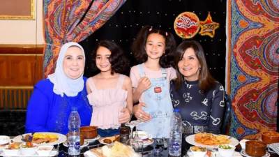 وزيرة الهجرة تشارك أسر الشهداء حفل إفطار "يوم الوفاء"  