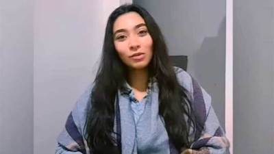 «زيزي عادل» تعلن اعتزالها الغناء.. «انا بطلت لأني مش صح»