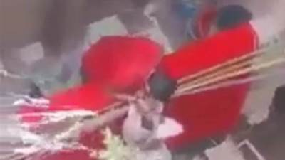 القبض على والد "فتاة البلكونة" في فيصل .. تفاصيل