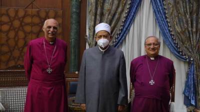 شيخ الأزهر ووفد الكنيسة الأسقفية يتبادلان التهنئة بعيد الفطر وعيد القيامة المجيد