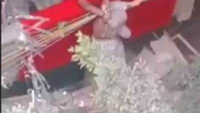 مي طفلة فيصل: أبي أنقذني من السقوط ولم يقصد إلقائي من "البلكونة" 