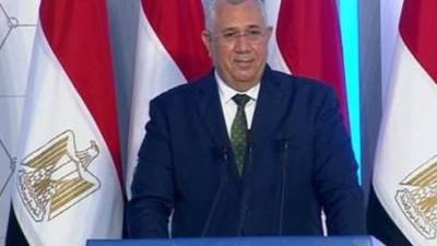 وزير الزراعة يستعرض التوسعات الزراعية للقمح أمام الرئيس "السيسي" في موسم حصاد القمح