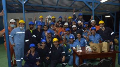 «أسامة ربيع» يتابع مستجدات مشروع تطوير القطاع الجنوبي للقناة ويشارك العاملين الإفطار