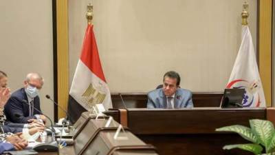 "عبد الغفار" يبحث سبل التعاون مع "El seveir" لتوظيف العلوم البحثية 