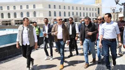 وزير الإسكان يتجول بالمدينة التراثية.. ويتفقد أعمال الميادين بمدينة العلمين الجديدة