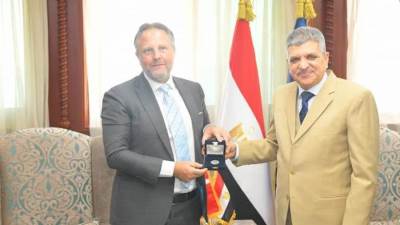 "أسامة ربيع" يستقبل سفير الدنمارك لبحث التعاون المشترك 