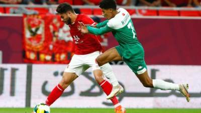 تعرف على القنوات الناقلة والتشكيل المتوقع لمباراة الأهلي والرجاء المغربي اليوم