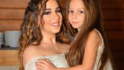 اسما شريف منير في أحدث ظهور لها تحتفل بعيد ميلاد ابنتها