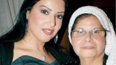 نجوم الفن ينعون والدة الفنانة سمية الخشاب عبر الانستجرام