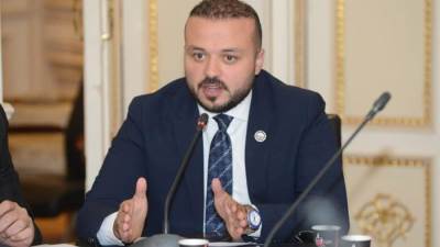 استحواذ الجارحي على شركة الوطنية للزجاج والبلور بعد منافسة قوية