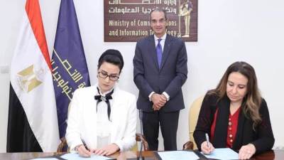 "وزير الاتصالات" يشهد توقيع بروتوكول تعاون لتنفيذ مبادرة "حياة كريمة رقمية"
