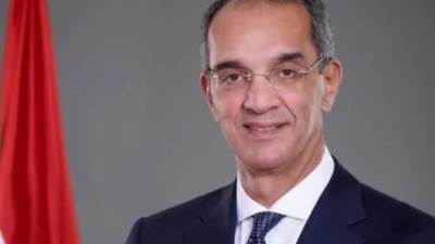 وزير الاتصالات يستقبل سفير بوروندي بمصر لبحث التعاون