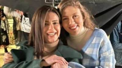 دنيا عبد العزيز مع رحمة حسن من كواليس مسلسل "ملف سري"