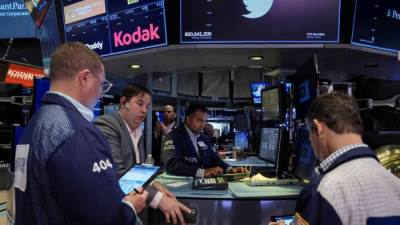 مؤشرات البورصة العالمية تغلق على أدني مستوى لها منذ ديسمبر 2020 