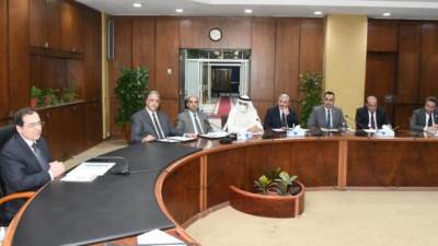 وزير البترول يعقد اجتماعاً لمتابعة توافر المنتجات البترولية والغاز خلال عيد الفطر