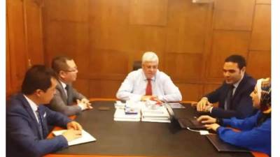 نائب وزير التعليم العالي يبحث آليات التعاون مع وفد شركة «هواوي» العالمية