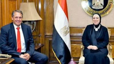 "جامع" تبحث مع شركة مرسيدس-بنز ايجيبت خطط الشركة لتعزيز استثماراتها