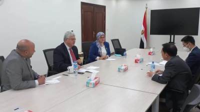 وزير التعليم العالي يستعرض تقريرًا حول آليات التعاون التعليمي والتكنولوجى مع الصين