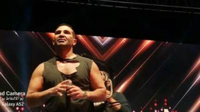 يإطلالة غريبه.. أحمد سعد في حفله اليوم بمدينة نصر