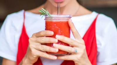 منها عصير الخضروات.. مشروبات تساعدك في حرق الدهون الزائدة 