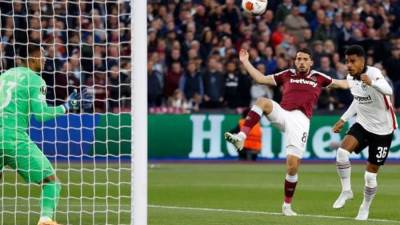 فرانكفورت يتقدم على وست هام بهدف في الدوري الأوروبي